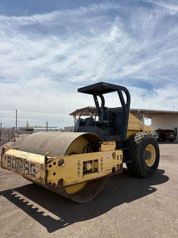 Compactador BOMAG BW211D-3, 2005, vista trasera