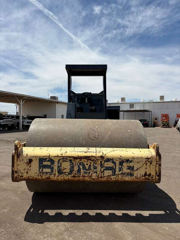 Compactador BOMAG BW211D-3, vista frontal del rodillo