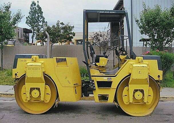 Vibrocompactador doble rodillo BOMAG BW141AD, 2000, vista lateral