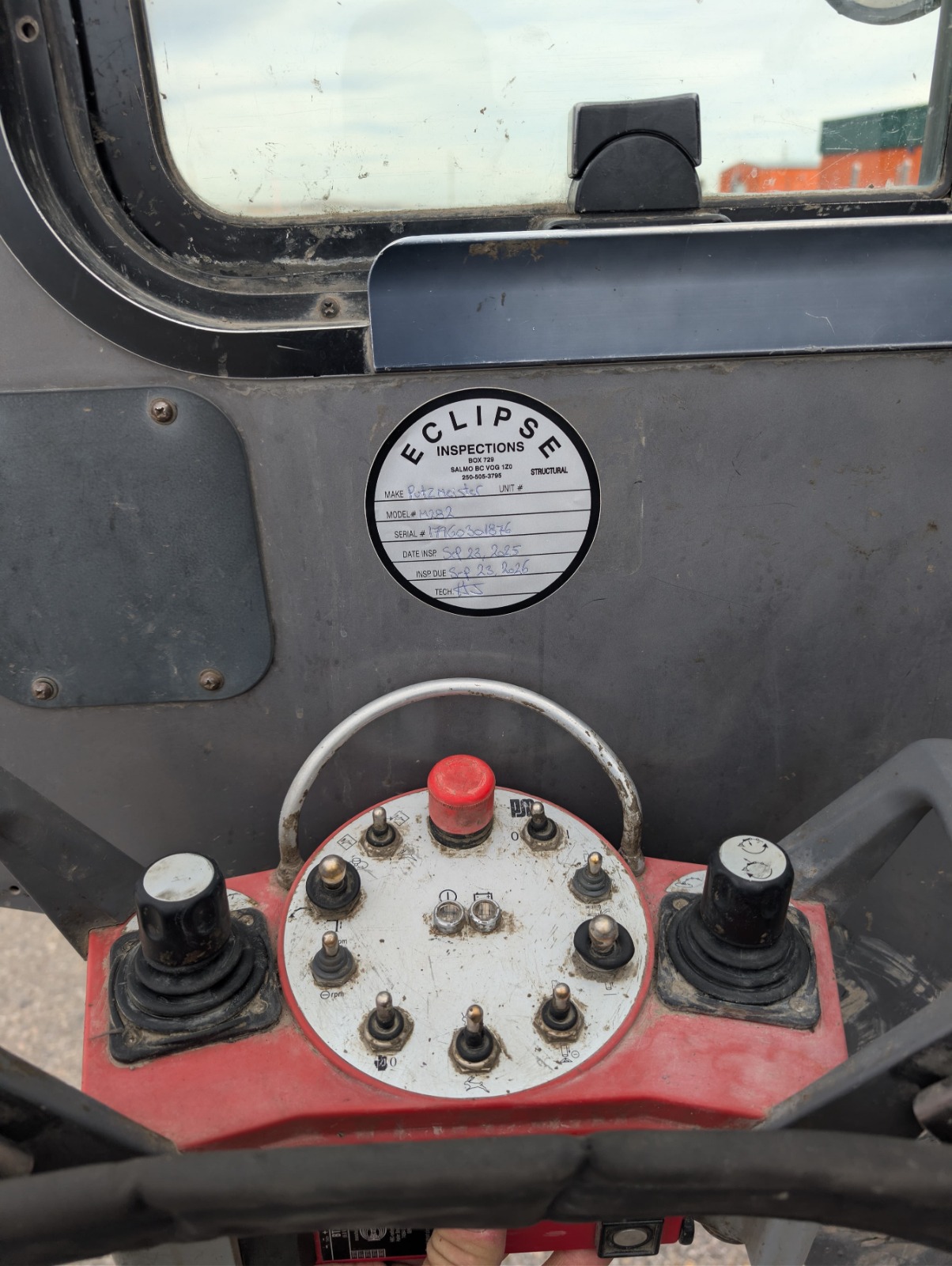 Control de la bomba y calcomanía de inspección