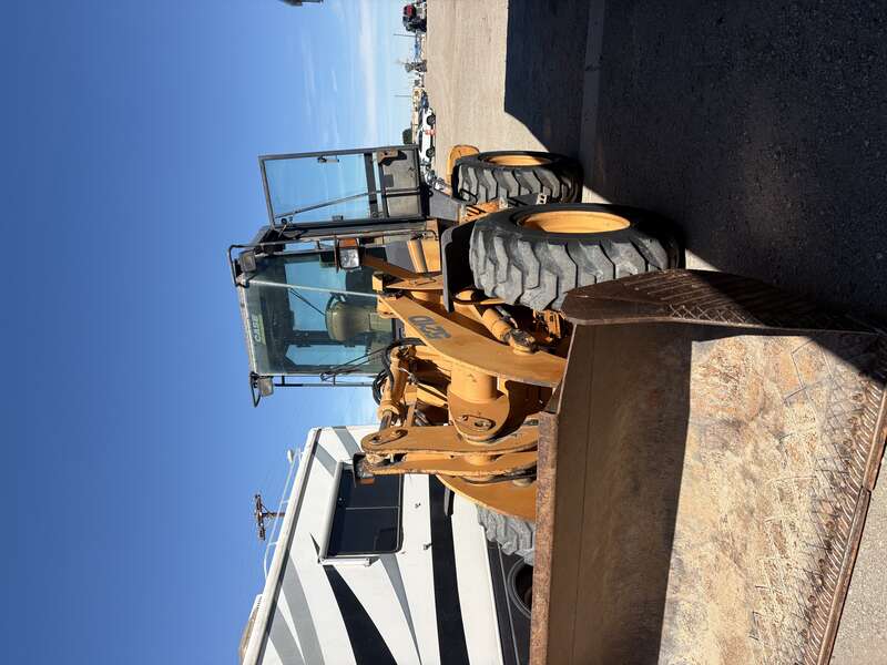 Cargador frontal Case 521D localizado y entregado por DIMAPRO