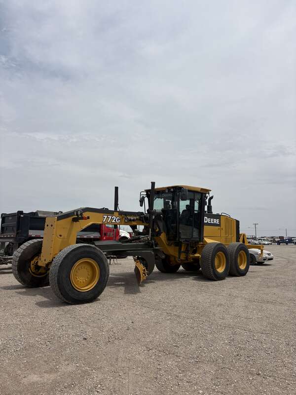 Motoconformadora John Deere 772G, 2011, localizada y entregada por DIMAPRO
