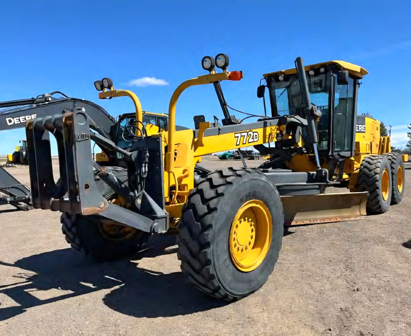 Motoconformadora John Deere 772D, 2008, vista lateral con ripper
