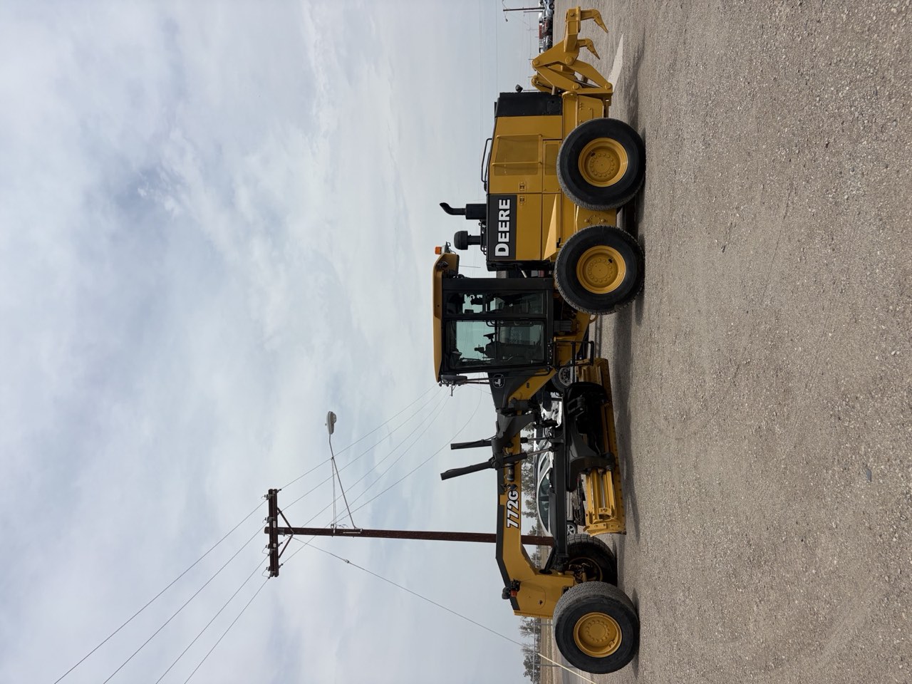 Motoconformadora John Deere 772GP, 2011, vista lateral
