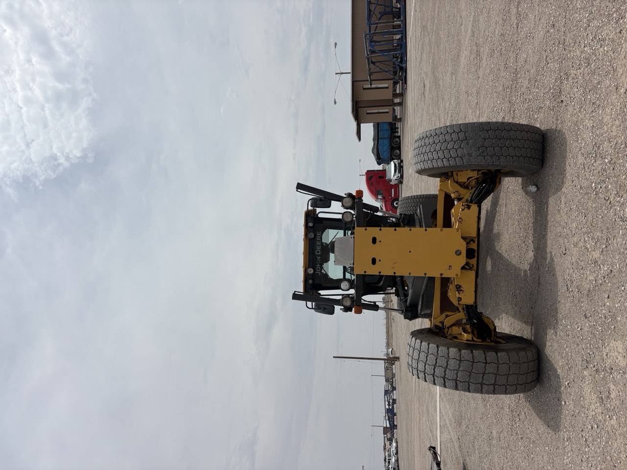 Motoconformadora John Deere 772GP, vista frontal