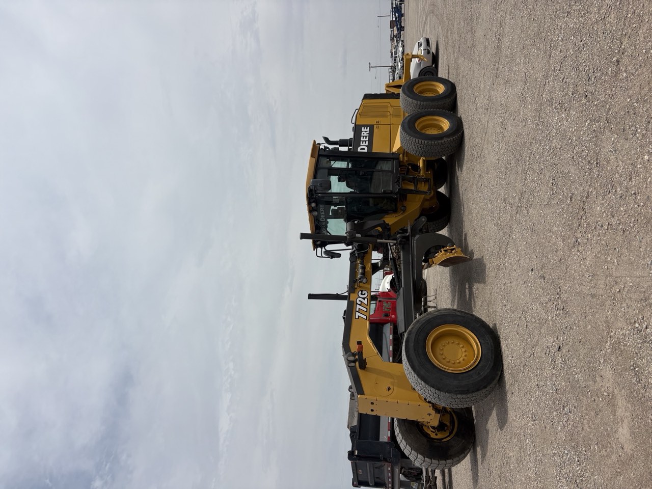 Motoconformadora John Deere 772GP, otra vista lateral